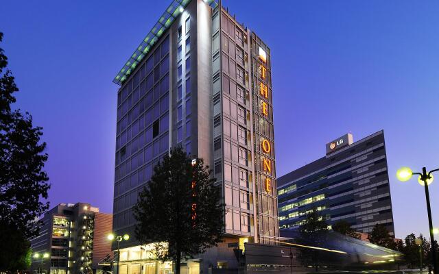 Отель Atahotel The One Сан-Донато-Миланезе вид на фасад