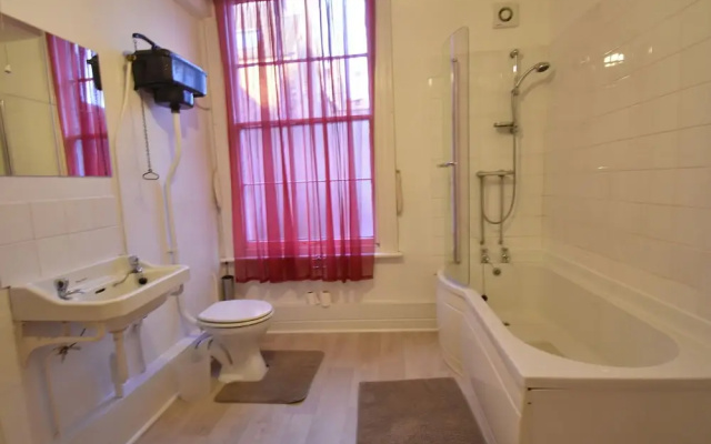 Charming Holiday Home in Leamington Spa Near Jephson Garden