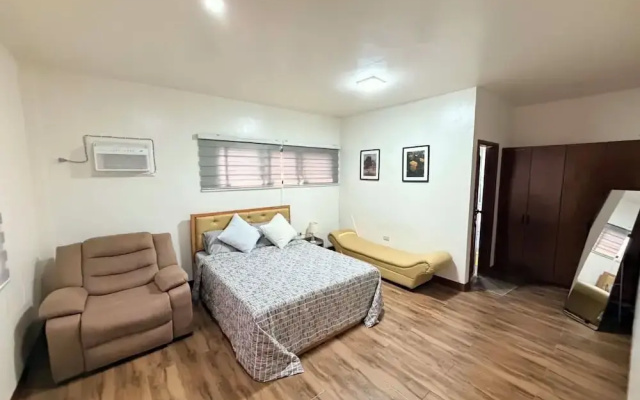Earl's Villa