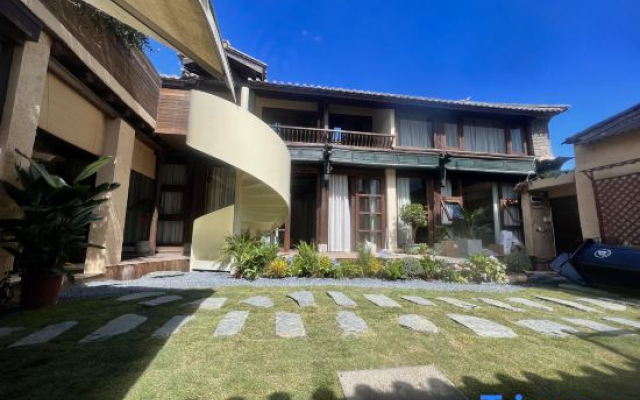 Dali Azhen and Ayue Homestay (Erhai Longkan Branch)