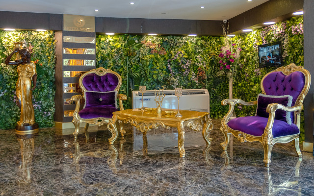 S White Hotel