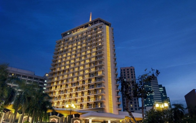 Dusit Thani Bangkok Hotel вид на фасад