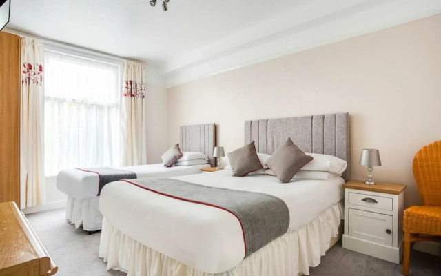 OYO Godolphin Arms Hotel