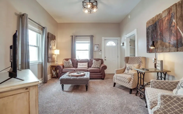 Walk to University: Dtown Laramie Home!