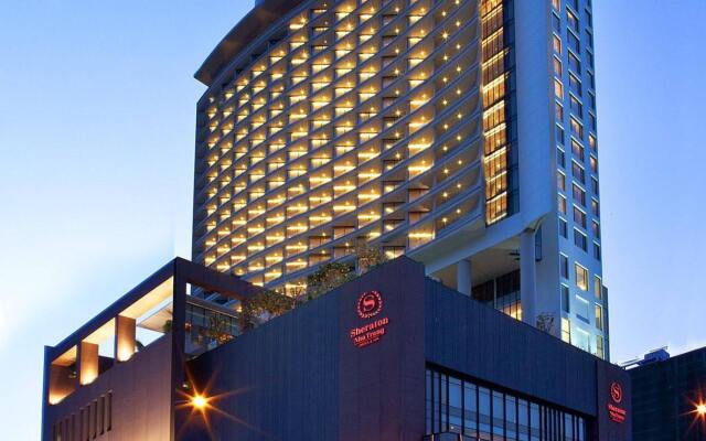 Отель Sheraton Nha Trang Hotel & Spa Вьетнам, Нячанг - отзывы, цены и фото номеров - забронировать отель Sheraton Nha Trang Hotel & Spa онлайн вид на фасад