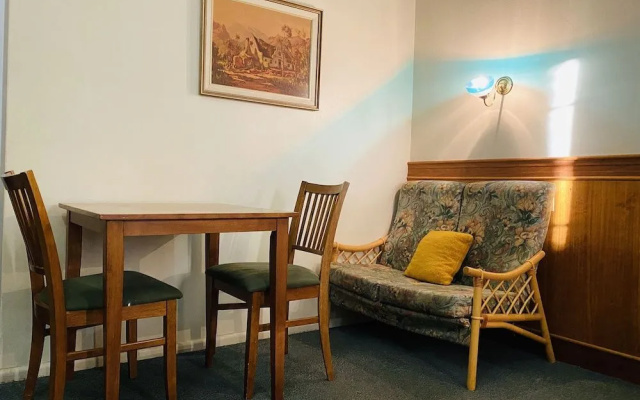 County Lodge Motor Inn