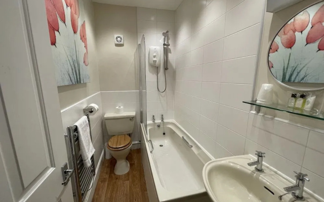 Fayvan Apartments