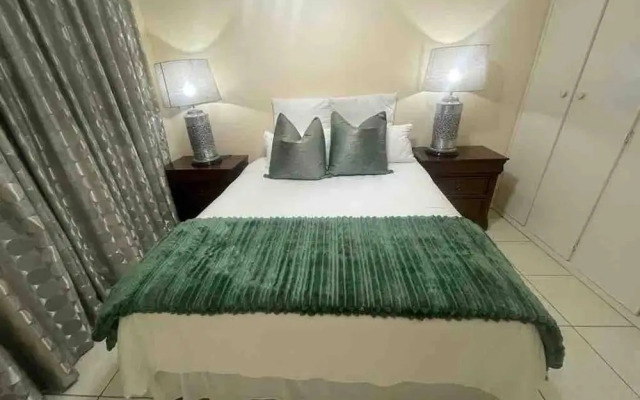 Spacious 4BR Home Pool & Balconies Krantzkloof