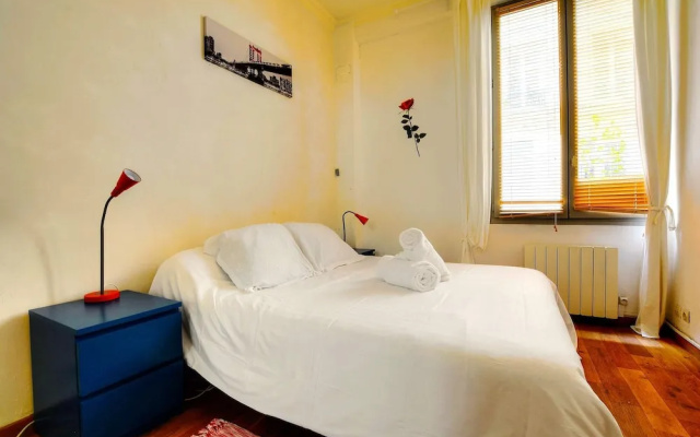 Rustic 1 Bedroom Apartment in Montmarte