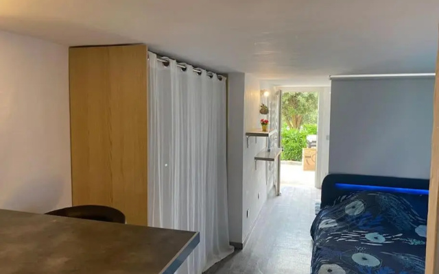 Studio rénové avec piscine proche Saint-Tropez