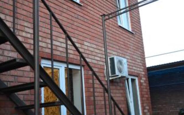 Гостиница Guest House Arevik в Ейске отзывы, цены и фото номеров - забронировать гостиницу Guest House Arevik онлайн Ейск вид на фасад