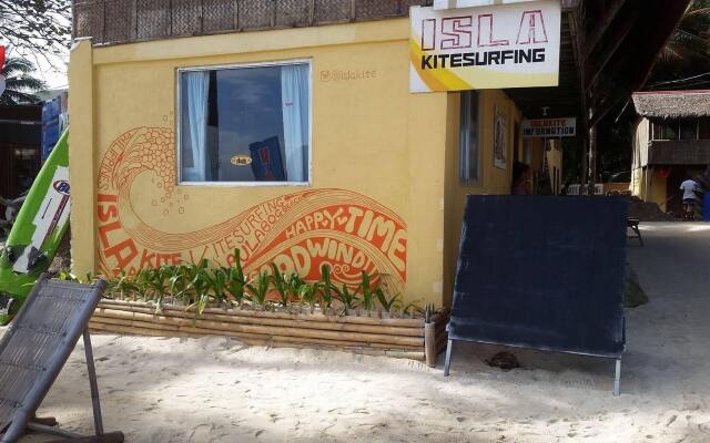 Отель Isla Kitesurfing Guesthouse Филиппины, остров Боракай - 1 отзыв об отеле, цены и фото номеров - забронировать отель Isla Kitesurfing Guesthouse онлайн вид на фасад