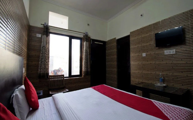 OYO 22932 Hotel Shiv Shanker