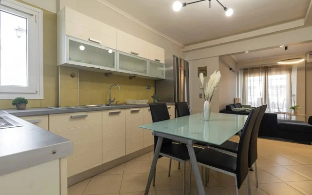 Faliro Escape - Spacious Stay in Thessaloniki