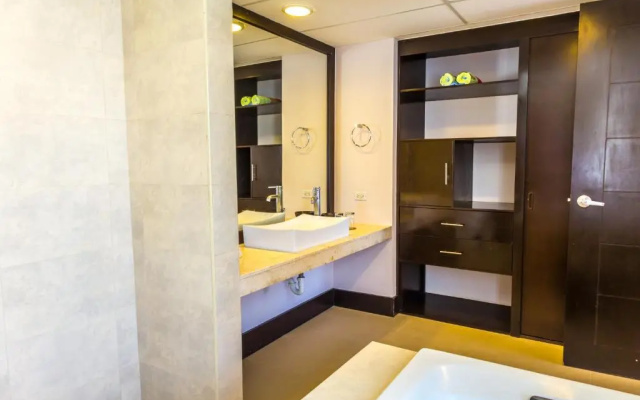 Aldea Thai 306
