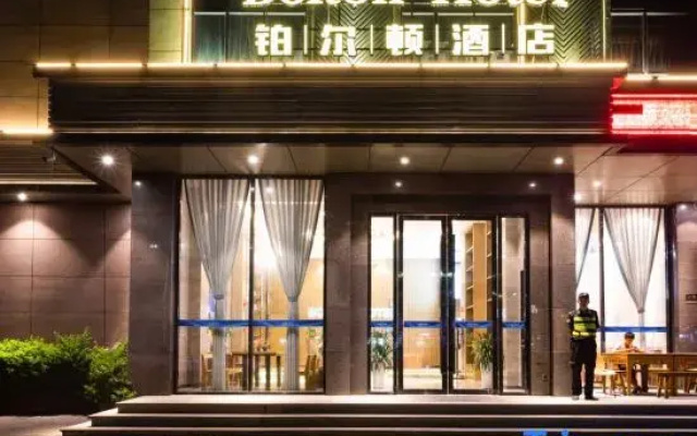 Bolton Hotel(铂尔顿酒店(深圳公明广场红花山体育中心店))