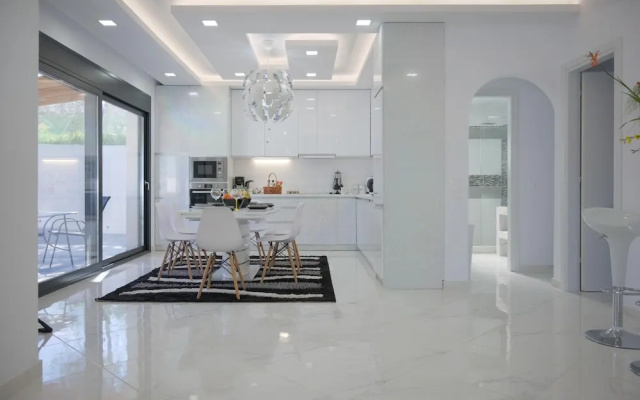 6 Bed Villa - Sleeps 15 - Pets - Pool - Jacuzzi