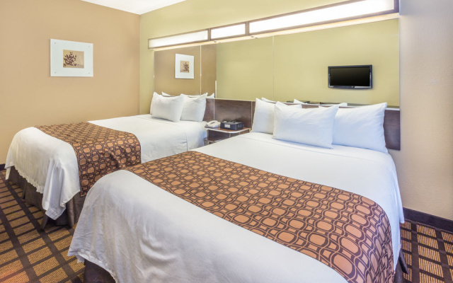 Microtel Inn & Suites by Wyndham Kalamazoo
