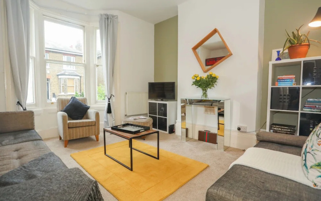 Super 2 bed flat in Greenwich