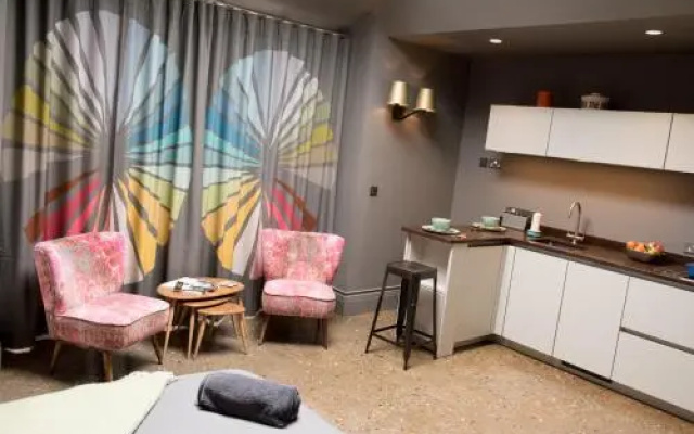 Archavon Studio