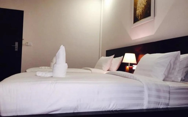 Golden Apple Hotel