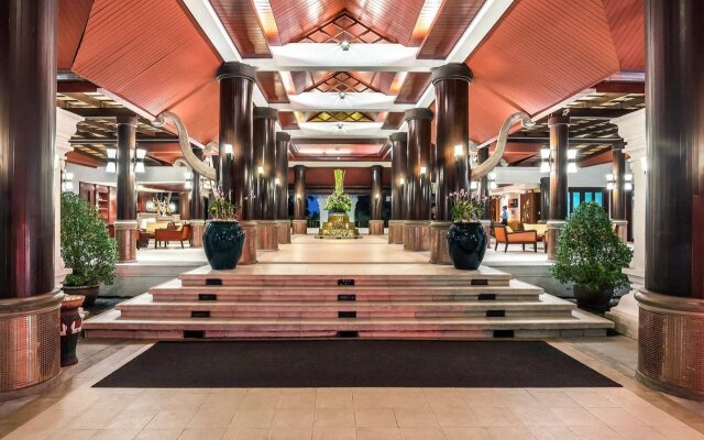 Отель Novotel Samui Resort Chaweng Beach Kandaburi вид на фасад