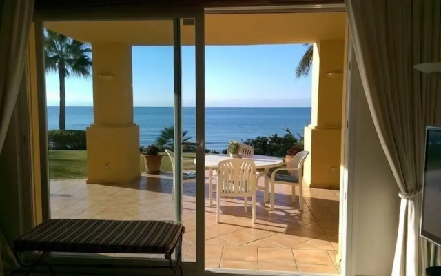 Grand Front Line Location Apartment- Heated Pool