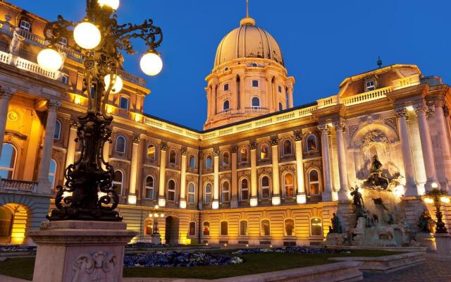 Отель Budapest City Central Венгрия, Будапешт - 2 отзыва об отеле, цены и фото номеров - забронировать отель Budapest City Central онлайн вид на фасад