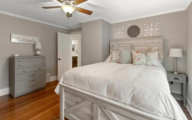 Gorgeous Downtown Bungalow, Walk Everywhere!!!