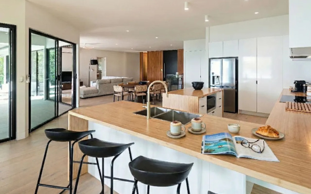NEW Luxury Hamilton Island Estate