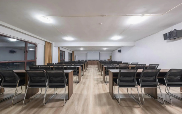 Homeinn Selected Hotel (Jinan Zhangqiu Railway Station Mingshui Ancient Town)