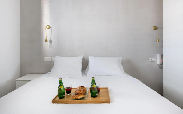Fabulous Corner Market by TLV2RENT