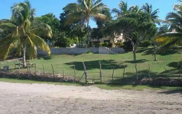 Rock Side 3 Bedroom Villa On the Beach