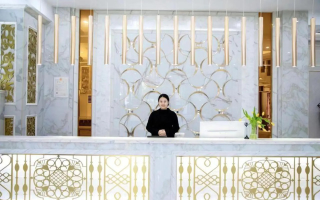 Huiqian Group Hotel (Shaotong Huandong)
