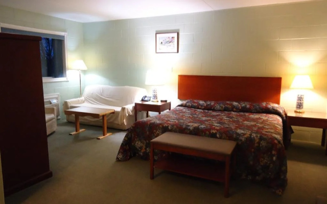 Sturgeon River Inn & Restaurant