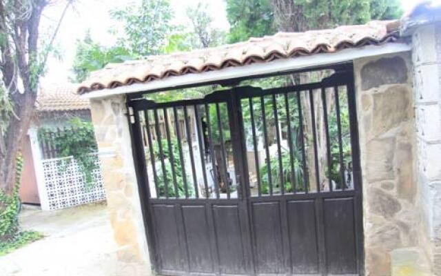 Отель Guest House Zora Болгария, Генерал-Кантраджиево - отзывы, цены и фото номеров - забронировать отель Guest House Zora онлайн вид на фасад