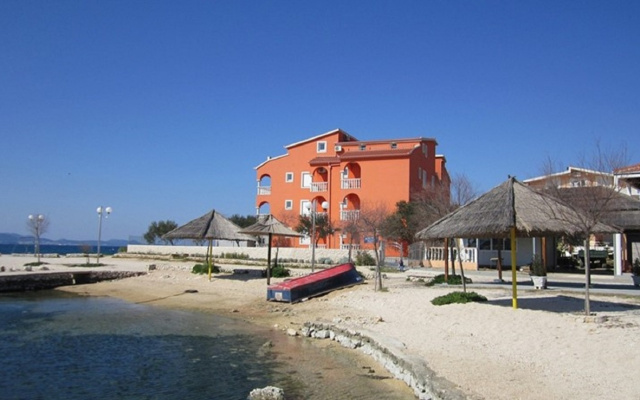 Apartment Sor - on the beach: A2 Bibinje, Zadar riviera