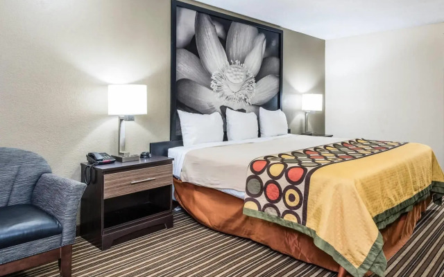 Super 8 by Wyndham Monroe
