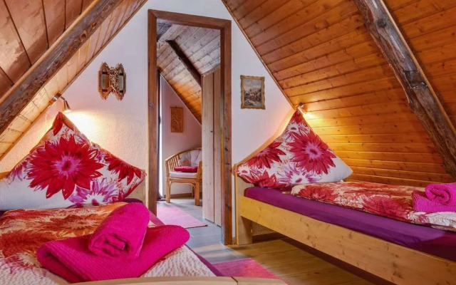Rustic Holiday Home With Balcony