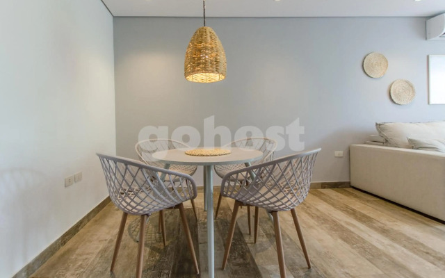 Acogedor apartamento con balcón y parilla 1D002