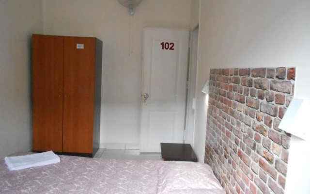 Crescent Rooms