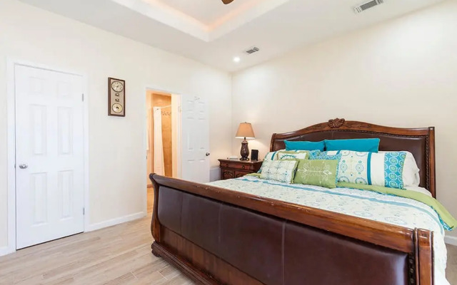 Aquarius Condominium 1001