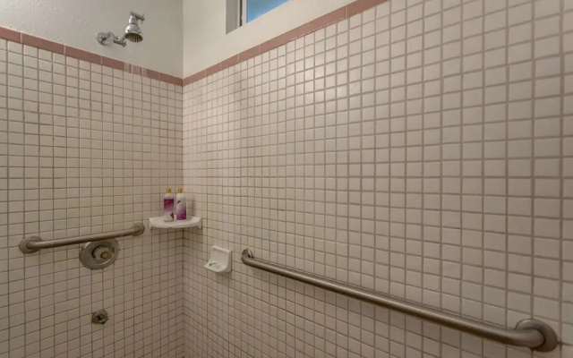 Hale Iolani Ohana 1 Bedroom Home