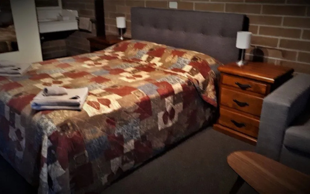 Bordertown Motel