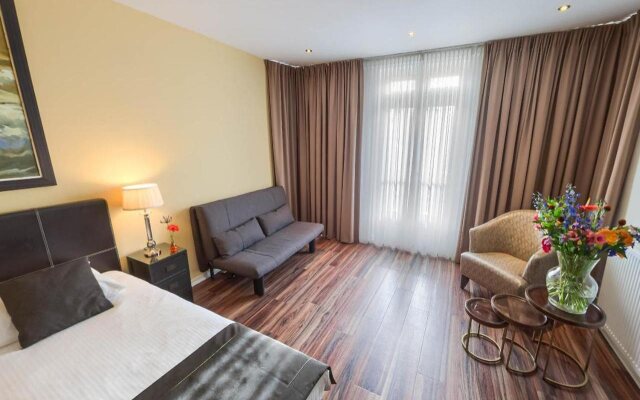 Hotel Chariot