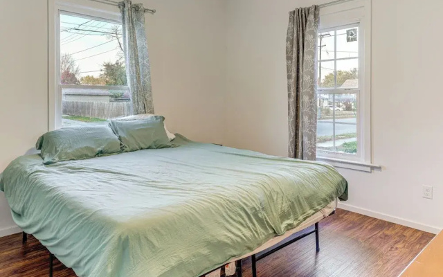 Stroll to Main St Eats! Pet-friendly Joplin Escape