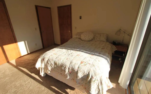 Quaint Stowe Cabin
