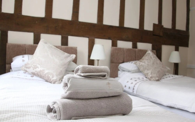 Eight Bells Hotel