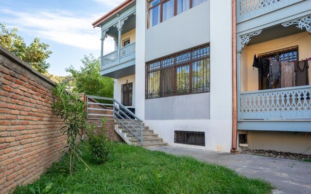 Отель Meidan Suites Грузия, Тбилиси - отзывы, цены и фото номеров - забронировать отель Meidan Suites онлайн вид на фасад