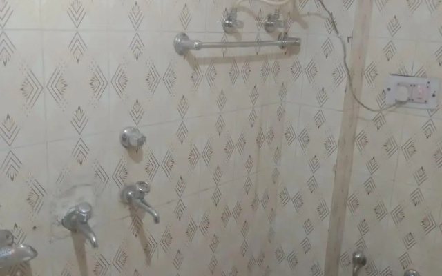 OYO 82235 Satuti Guest House